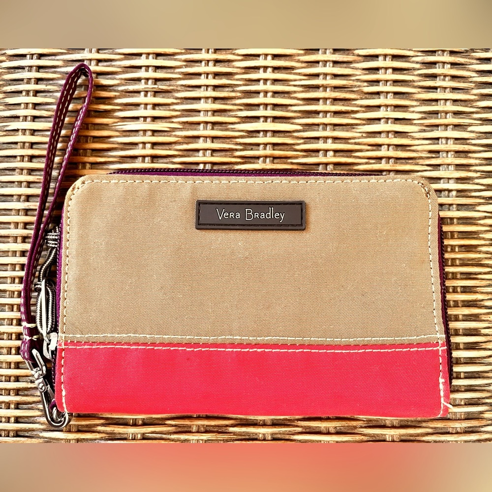 Vera Bradley Wristlet. New without tags